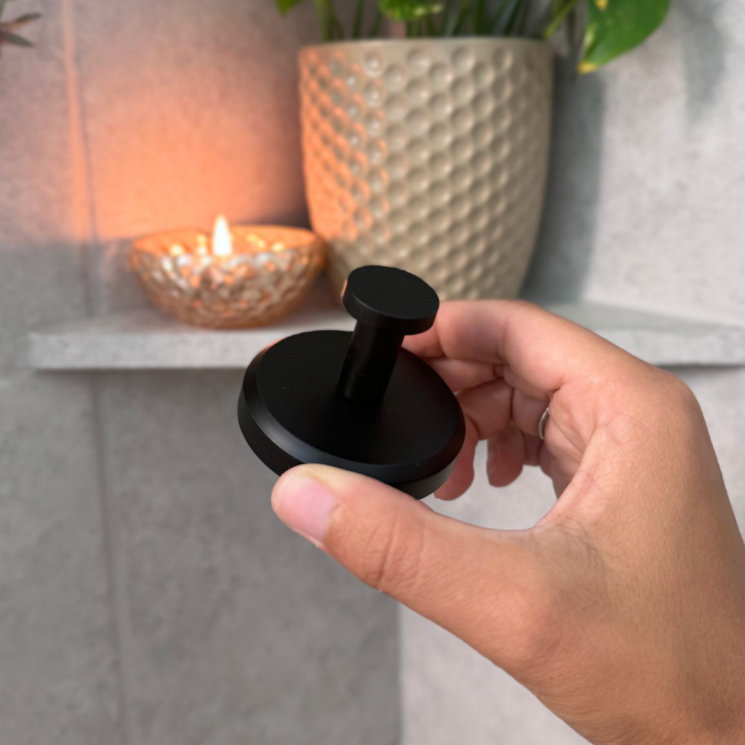 GripMaster™ — Damage-Free Hanging Made Easy | 50% Off
