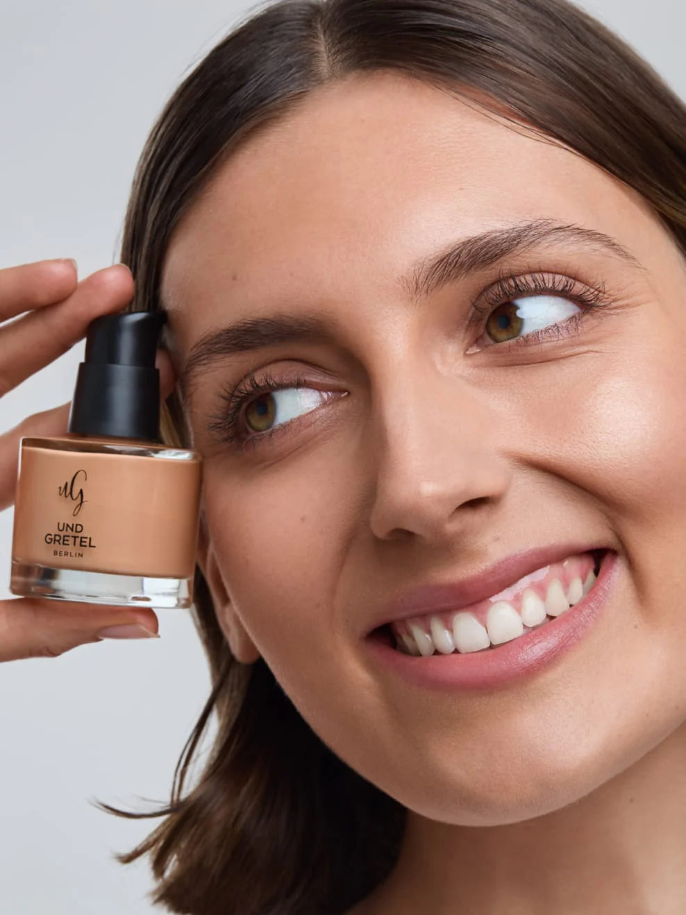 VelvetMatte™ — Instantly Smooths, Hydrates, and Radiates Your Natural Beauty All Day