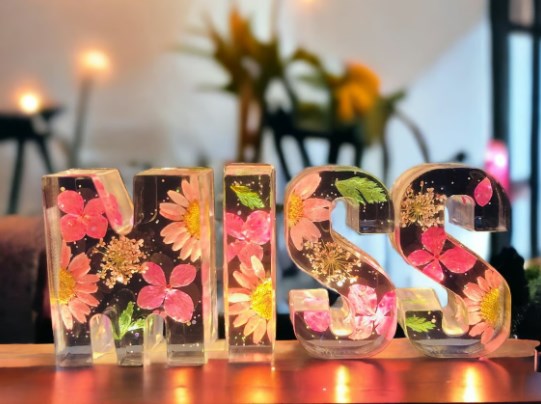 FloraGlow | Handmade Floral Night Light for a Dreamy Ambiance