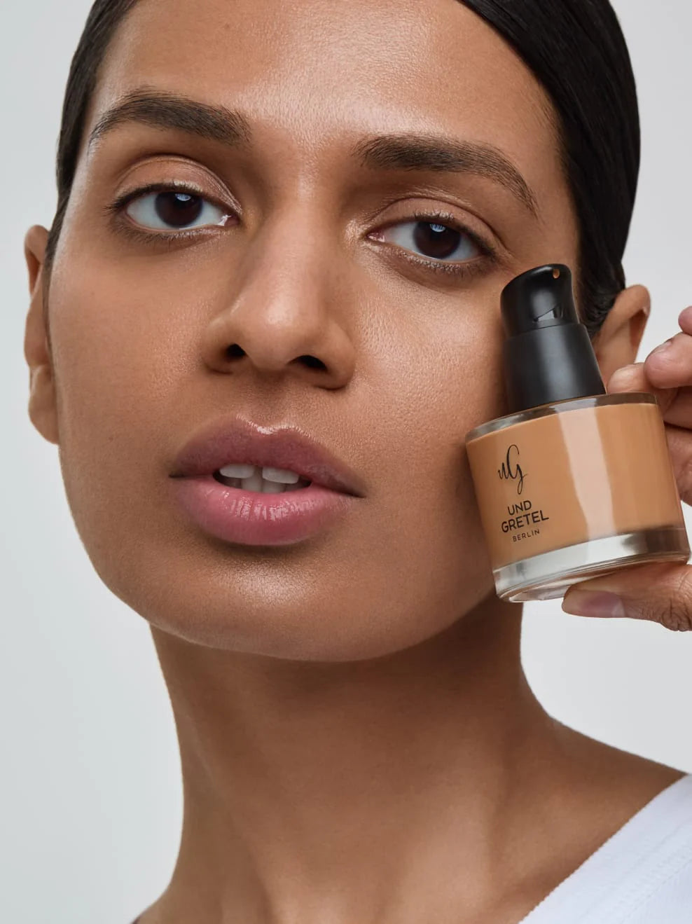 VelvetMatte™ — Instantly Smooths, Hydrates, and Radiates Your Natural Beauty All Day