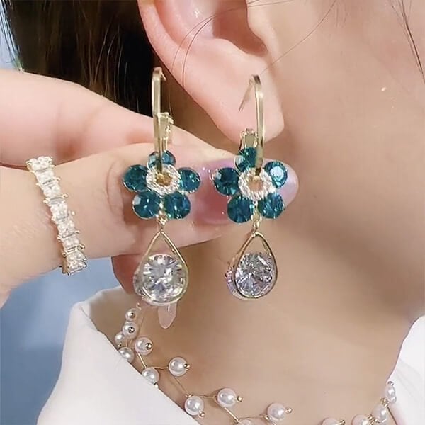 LumiFleur™ Crystal Earrings — Sparkle with Effortless Glamour That Turns Heads Everywhere