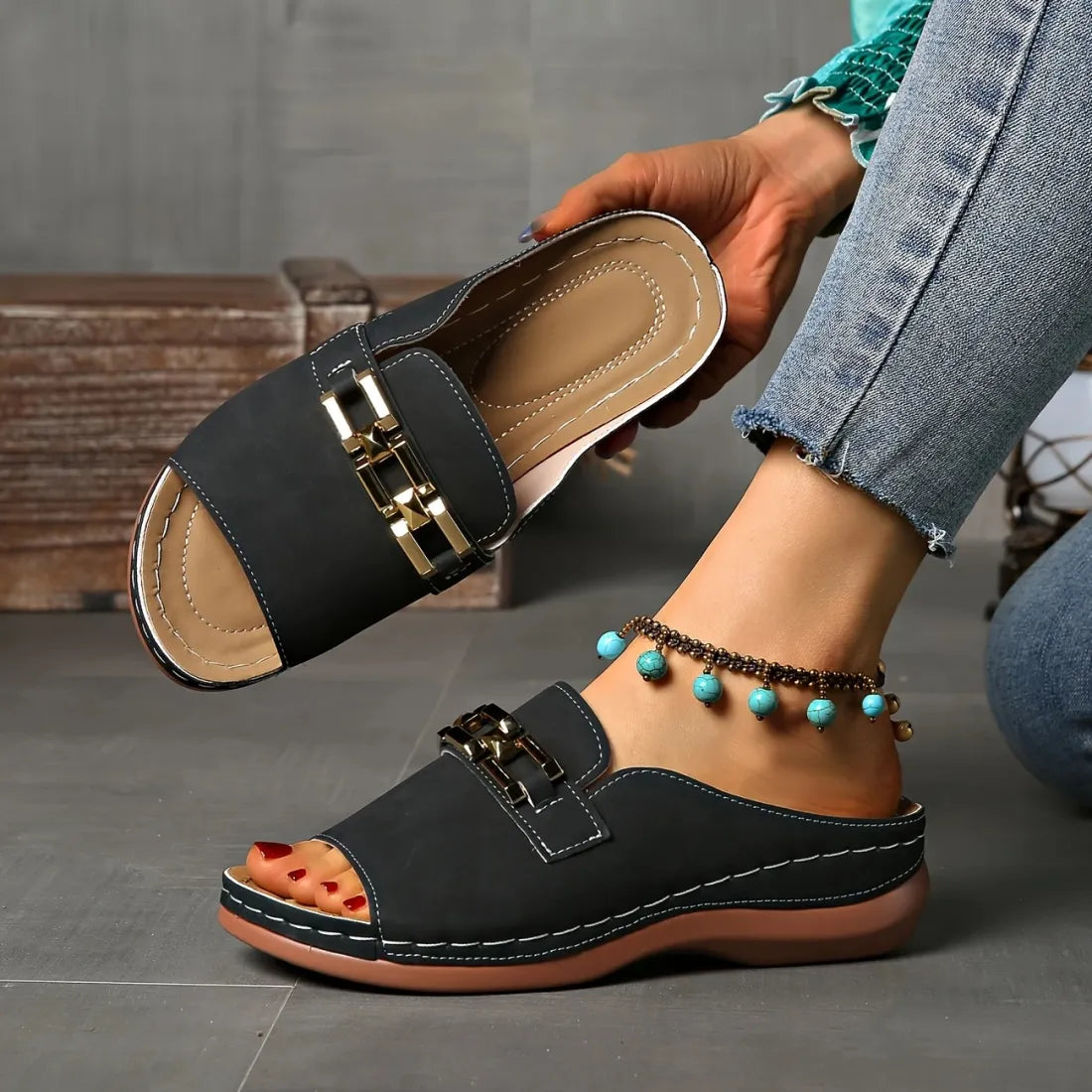 SolaraLuxe™ — Slip Into All-Day Comfort and Effortless Elegance