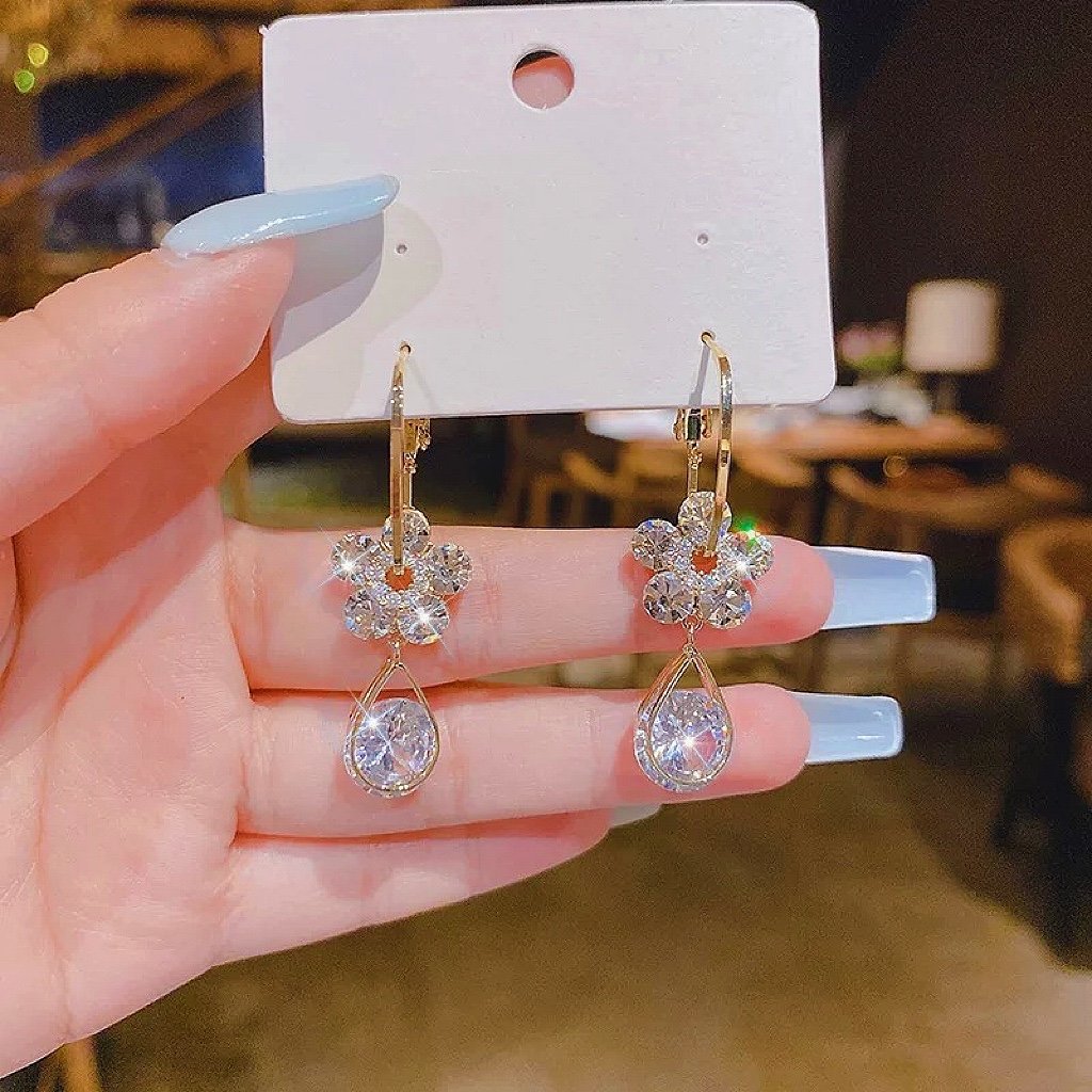 LumiFleur™ Crystal Earrings — Sparkle with Effortless Glamour That Turns Heads Everywhere