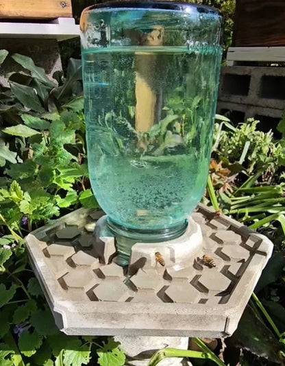BuzzBloom – Garden Decorative Bee Watering Spot