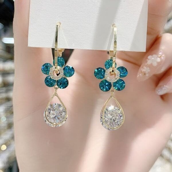 LumiFleur™ Crystal Earrings — Sparkle with Effortless Glamour That Turns Heads Everywhere