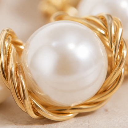 LumaChic™ – Twisted Gold Wire Chunky Pearl Choker Detail