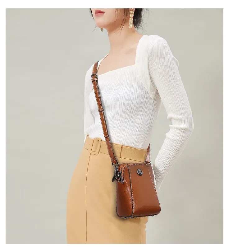 StrideLux™ Crossbody — Elevate Your Style and Move Freely Without the Bulk