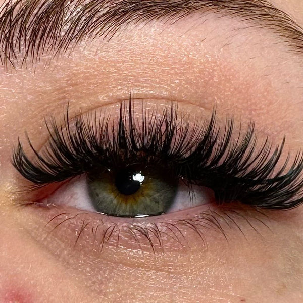 LumaLuxe™ Lash Kit — Effortless Glamour That Holds All Day Without Glue Hassles