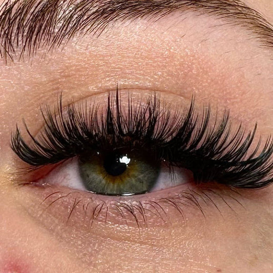 LumaLuxe™ Lash Kit — Effortless Glamour That Holds All Day Without Glue Hassles
