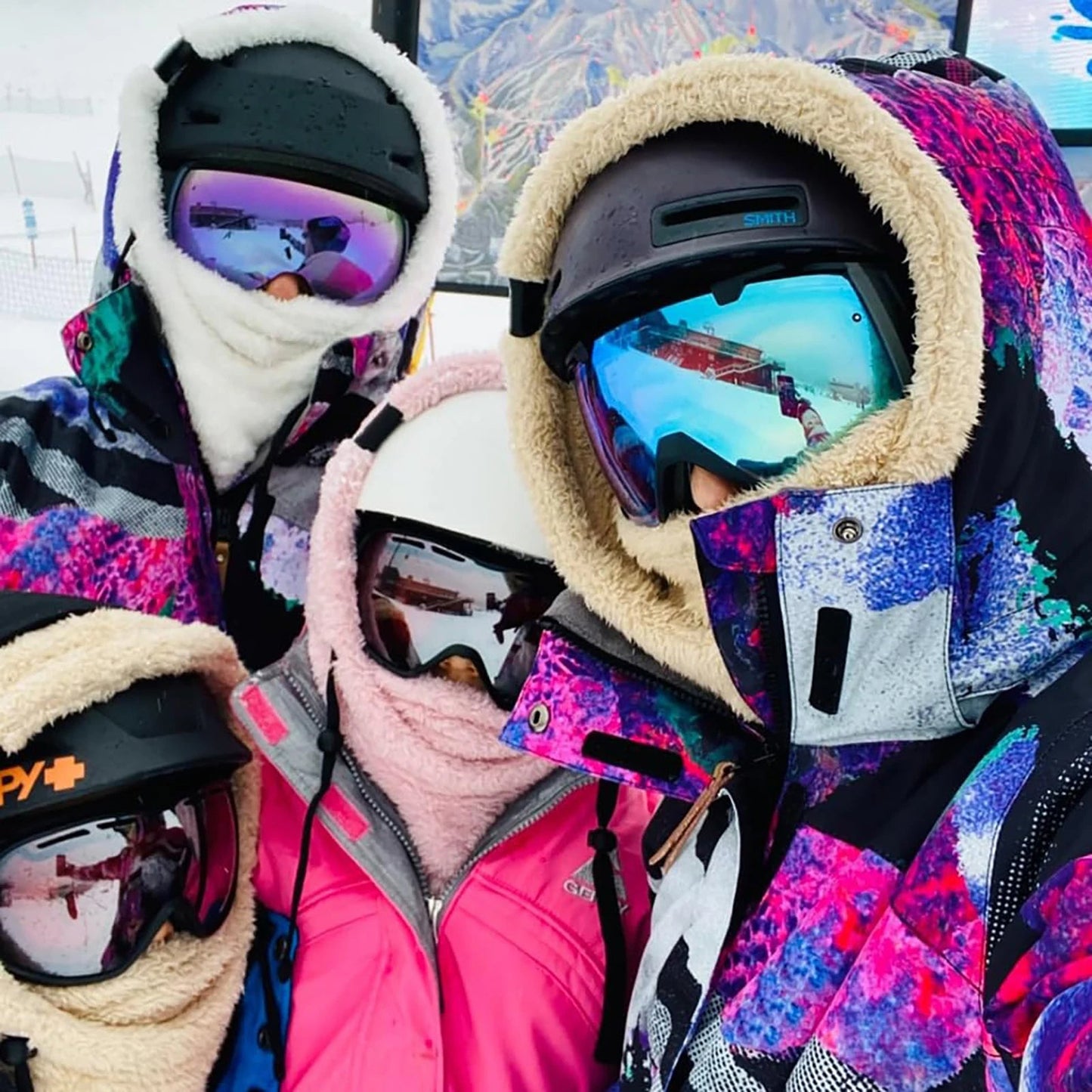 SnowBlock | Stay warm and stylish, no matter how cold it is!