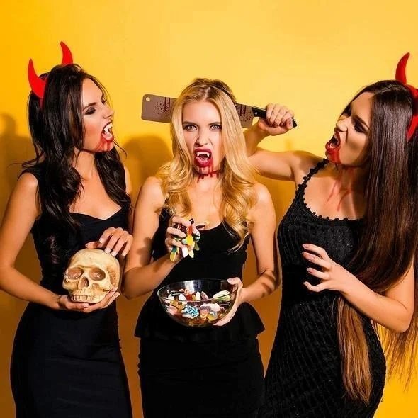 Automatic Retractable Vampire Fang Set