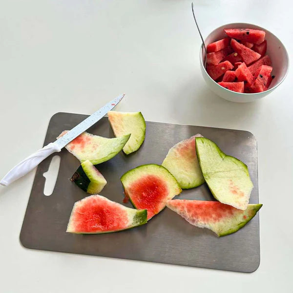 SteelGrip™ — Master Every Chop with Sharp, Stain-Free Confidence