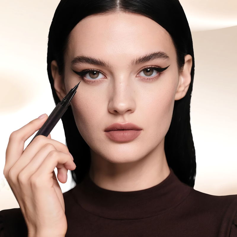 LuxeLine™ — Command Attention with Flawless, All-Day Bold Eyes