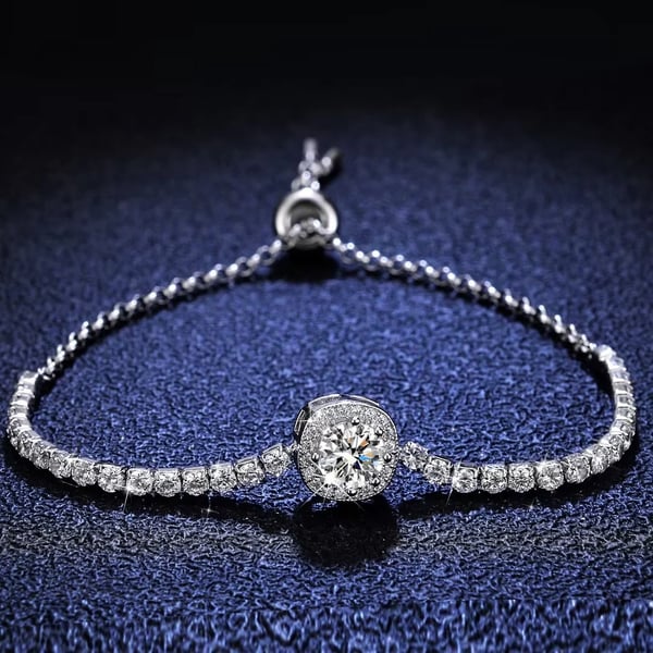 ViraLuxe™ — Wrap Your Wrist in Perfect Comfort and Captivating Sparkle