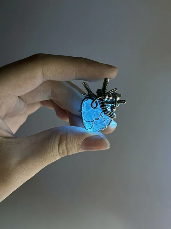 AuraPulse™ — Wear a Soothing Spark That Calms Your Soul and Commands Every Room