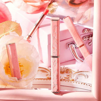 LipLuxe™ — Your Mood-Driven Glow That Hydrates and Stays All Day