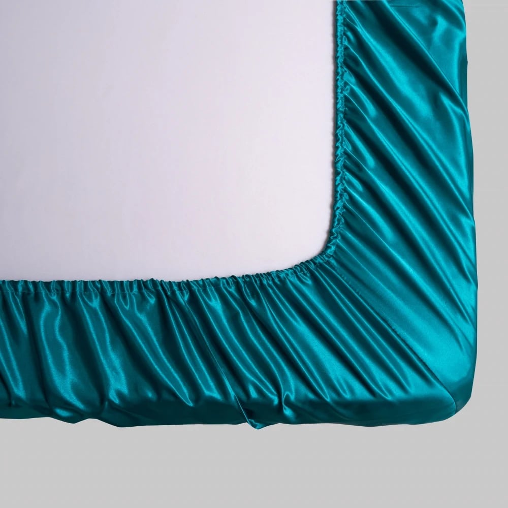 Liora — Breathable Ice Silk Bedding Set with Wrinkle-Resistant Fit