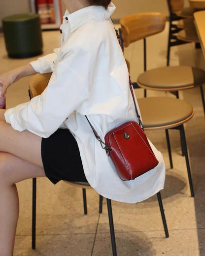 StrideLux™ Crossbody — Elevate Your Style and Move Freely Without the Bulk