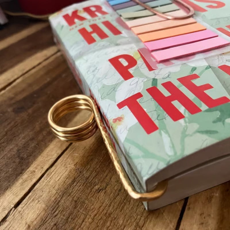 ReadEase – Convenient Ring Bookmark
