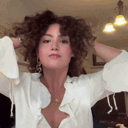 CurlEssence™ — Unleash Week-Long, Head-Turning Curls That Radiate Softness and Shine