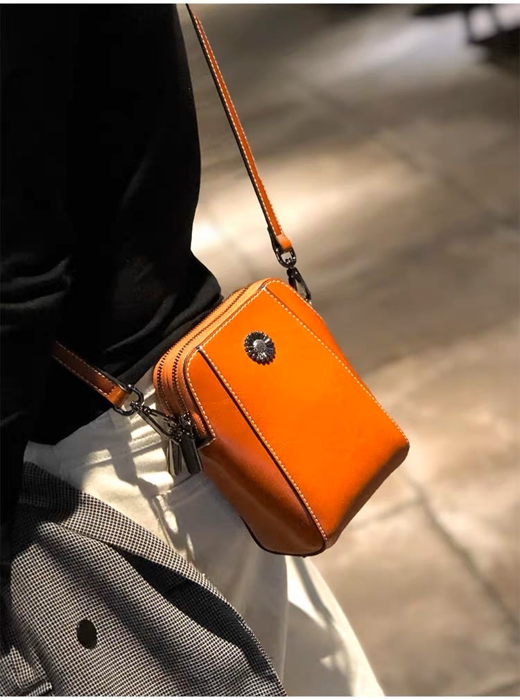 StrideLux™ Crossbody — Elevate Your Style and Move Freely Without the Bulk