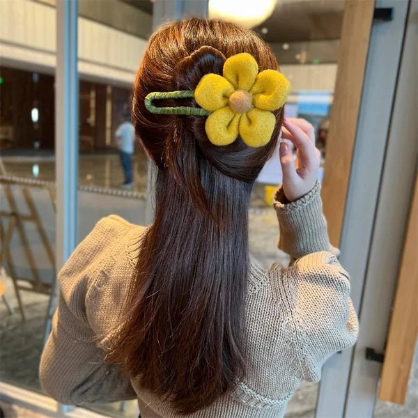 GlowChic™ — Instantly Radiate Confidence with Every Sparkling Clip