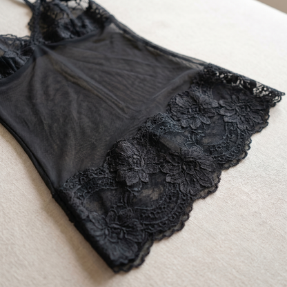 Enchantress™ – Delicate Floral Lace 3-Piece Lingerie Set with Sheer Mesh Robe