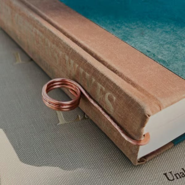 ReadEase – Convenient Ring Bookmark