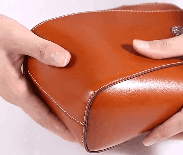 StrideLux™ Crossbody — Elevate Your Style and Move Freely Without the Bulk