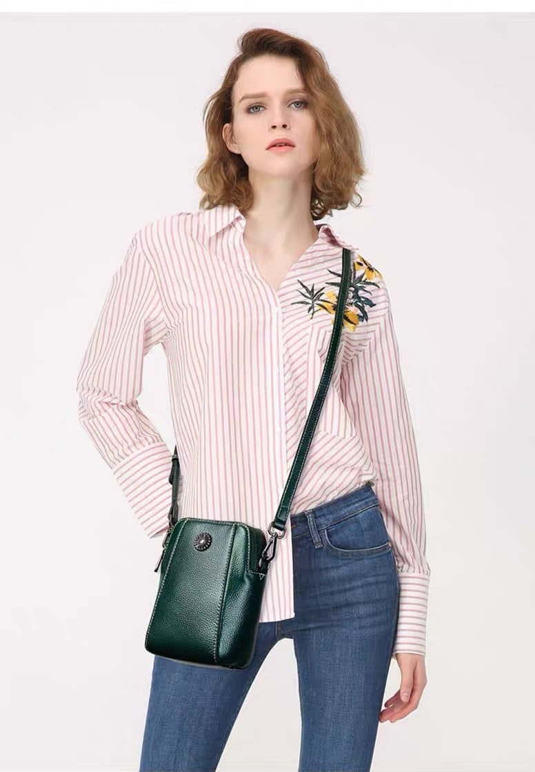 StrideLux™ Crossbody — Elevate Your Style and Move Freely Without the Bulk